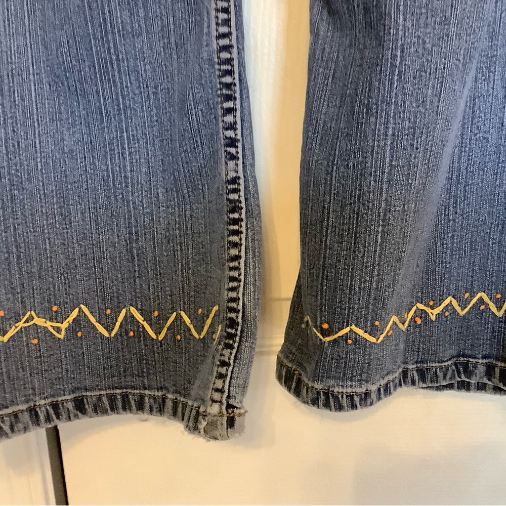 Junior jeans in pre owned condition. - Picture 2 of 3
